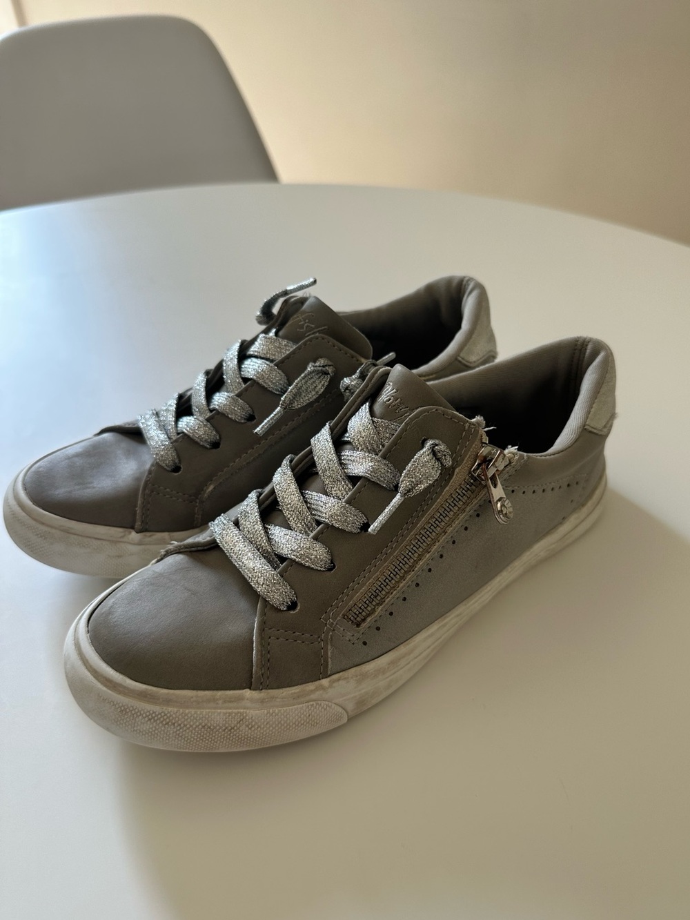 Blowfish Kids Casual Gray Zip-Detail Sneakers with Metallic Laces